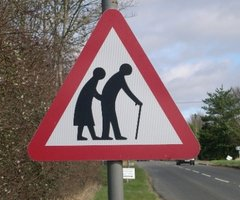 panneau signalisation attention personnes âgées